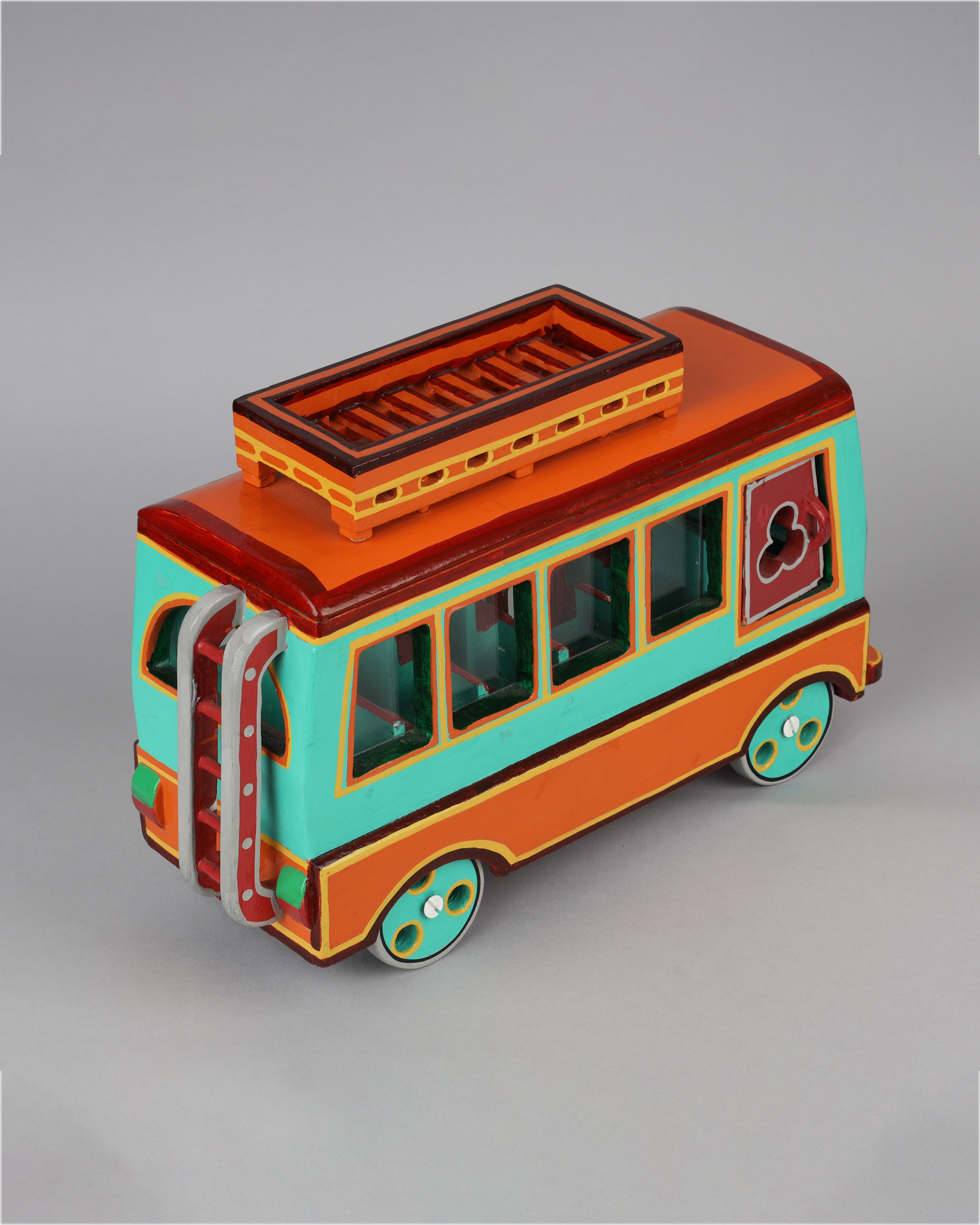 Jatrigana Lacquerware Bus- Puducherry