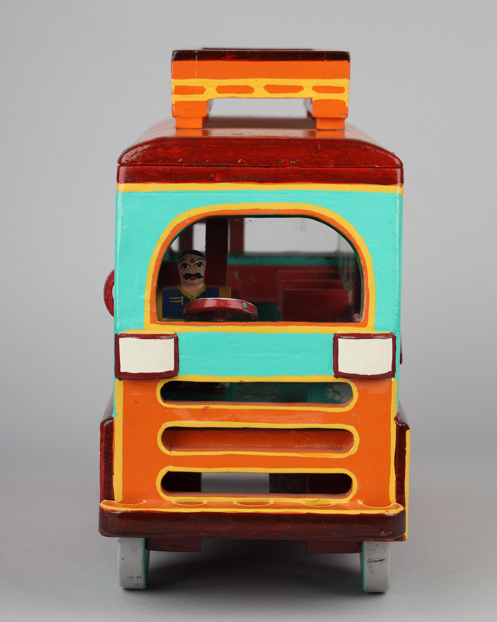 Jatrigana Lacquerware Bus- Puducherry